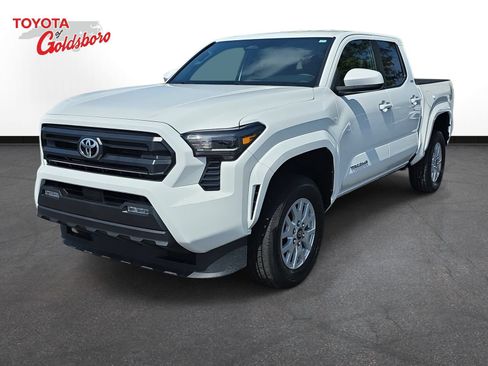 Used 2025 Toyota Tacoma SR5 AWD/4WD image 1