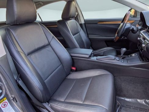 Used 2013 Lexus ES 300h w/ Luxury Pkg FWD image 31
