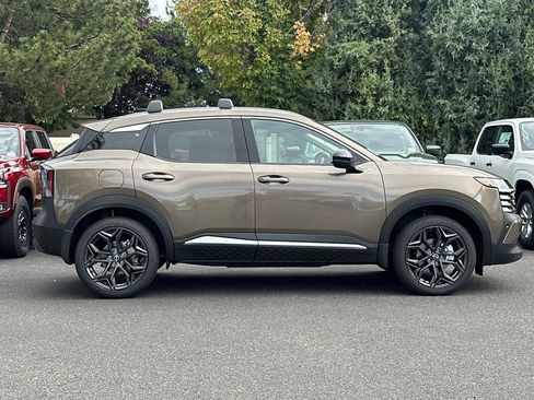 New 2026 Nissan Kicks SR w/ SR Premium Package AWD/4WD image 3