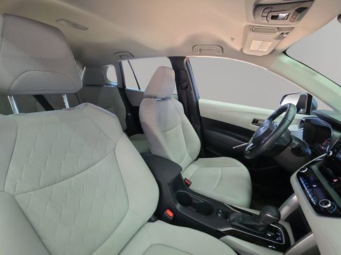 Used 2022 Toyota Corolla Cross LE w/ Black Badges Package (TMS) FWD image 19