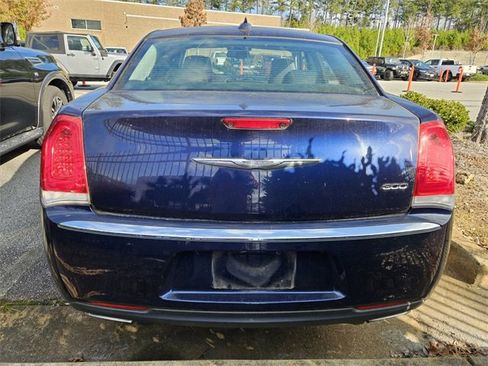 Used 2016 Chrysler 300 Limited image 4