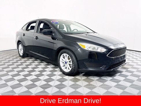 Used 2018 Ford Focus SE FWD image 1