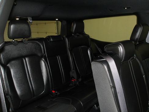Used 2025 Jeep Wagoneer 4WD image 18