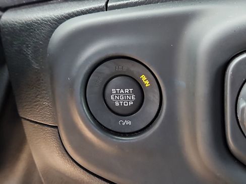 Used 2018 Jeep Wrangler Unlimited Sahara AWD/4WD image 26