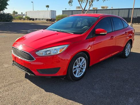 Used 2017 Ford Focus SE FWD image 4