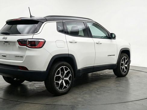 Used 2025 Jeep Compass Limited image 9