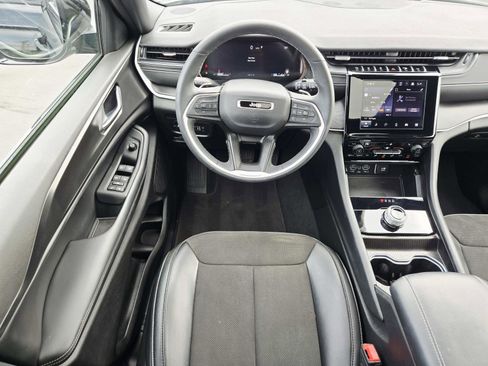 Used 2024 Jeep Grand Cherokee Altitude image 12