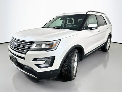 Used 2017 Ford Explorer Limited w/ Equipment Group 303A AWD/4WD image 3