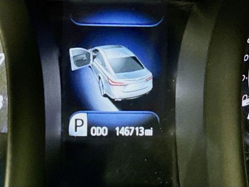 Used 2016 Toyota Avalon XLE Plus image 12