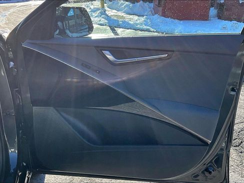 Used 2023 Kia Niro EX image 13