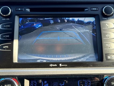 Used 2015 Toyota Highlander XLE image 21