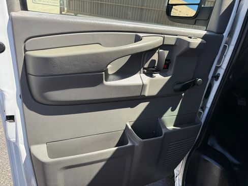 Used 2013 Chevrolet Express 2500 RWD image 16