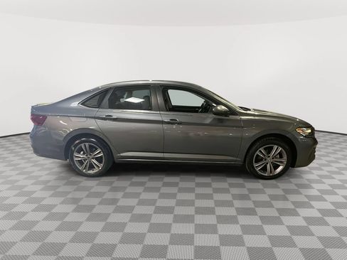 Used 2023 Volkswagen Jetta SE FWD image 2