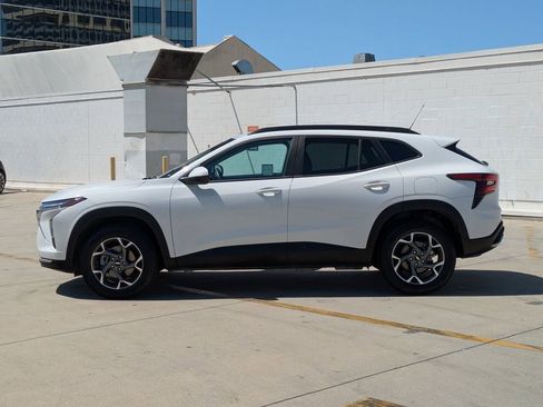 Used 2025 Chevrolet Trax LT w/ LT Convenience Package FWD image 10