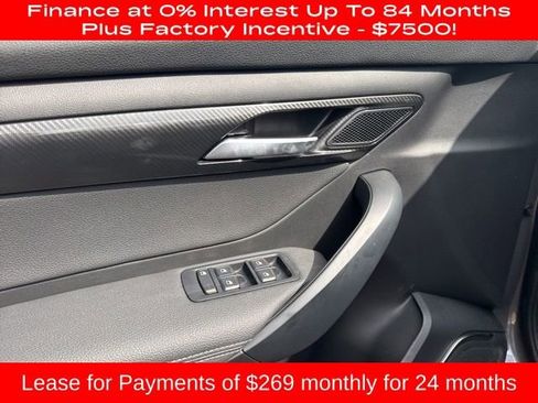 New 2025 VinFast VF 8 Eco image 25