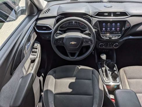 Used 2022 Chevrolet TrailBlazer LT w/ Convenience Package FWD image 16