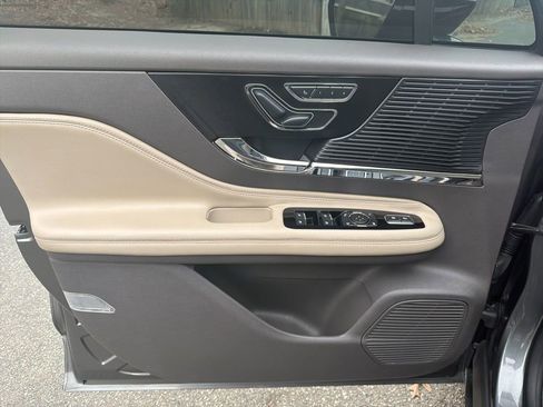 Used 2022 Lincoln Corsair Reserve w/ Elements Package image 12