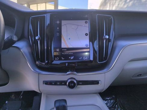 Used 2020 Volvo XC60 T8 Momentum image 26