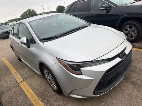 Used 2024 Toyota Corolla LE FWD image 6