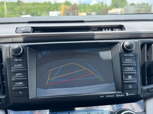 Used 2018 Toyota RAV4 XLE AWD/4WD image 21