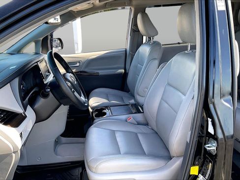 Used 2019 Toyota Sienna XLE FWD image 8