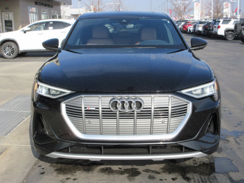 Used 2022 Audi e-tron Premium Plus image 16
