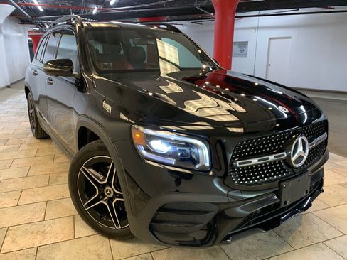 Used 2023 Mercedes-Benz GLB 250 4MATIC w/ AMG Line image 4