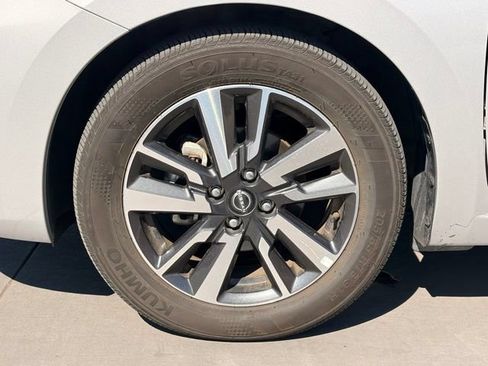 Used 2025 Nissan Versa SV FWD image 7