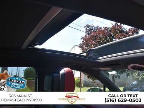 Used 2023 Porsche Macan Turbo AWD/4WD image 26