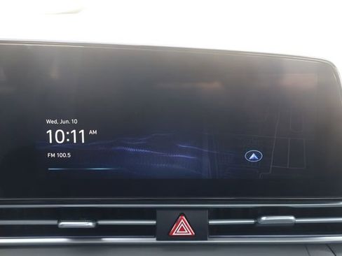 Used 2025 Hyundai Elantra SEL FWD image 16