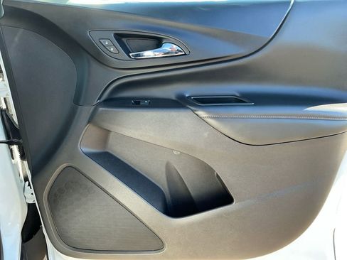 Used 2018 Chevrolet Equinox Premier image 16
