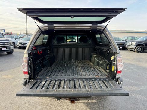Used 2012 Toyota Tacoma 4x4 Double Cab w/ TRD Off-Road Pkg image 6