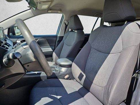 Used 2021 Toyota RAV4 XLE FWD image 16