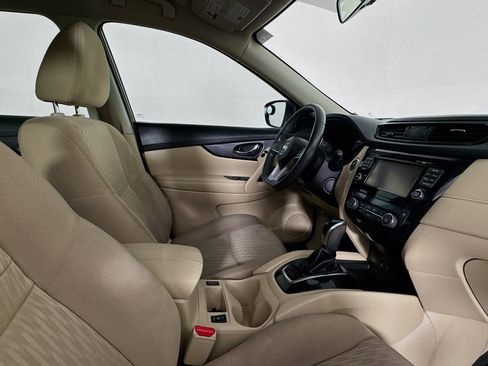 Used 2017 Nissan Rogue SV w/ SV Premium Package image 28