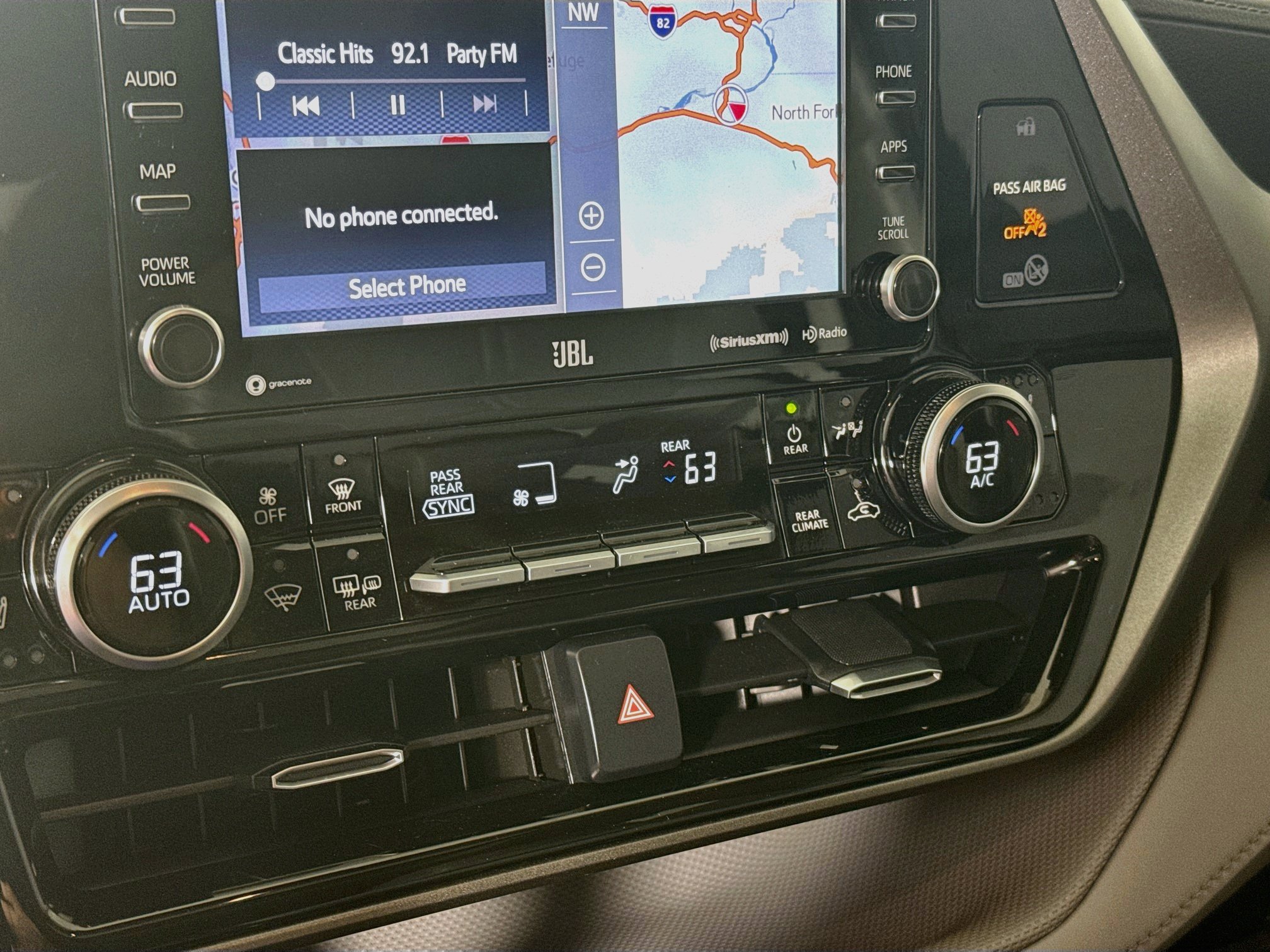 Certified 2021 Toyota Highlander Limited AWD/4WD image 17