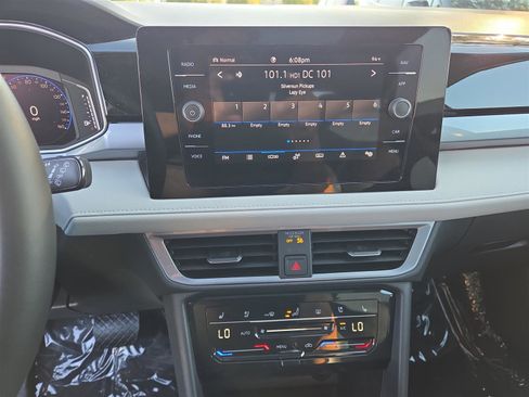 New 2025 Volkswagen Taos SEL image 21