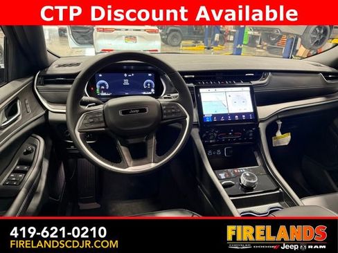 New 2025 Jeep Grand Cherokee Limited image 9