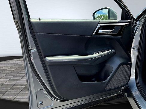 Used 2023 Mitsubishi Outlander SE image 13