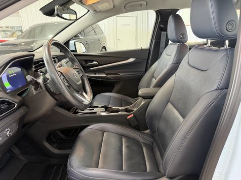 Used 2022 Chevrolet Bolt EUV LT w/ Convenience Package image 11