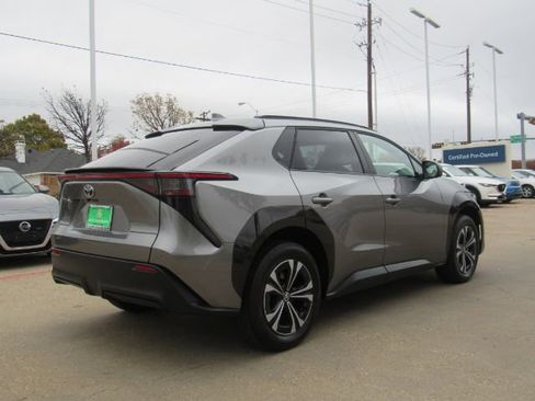 Used 2023 Toyota bZ4X XLE w/ Weather Package image 9