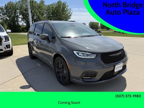 Used 2023 Chrysler Pacifica Touring-L w/ S Appearance Package AWD/4WD image 1