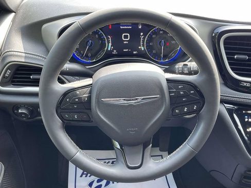 Used 2023 Chrysler Pacifica Touring-L w/ S Appearance Package FWD image 13