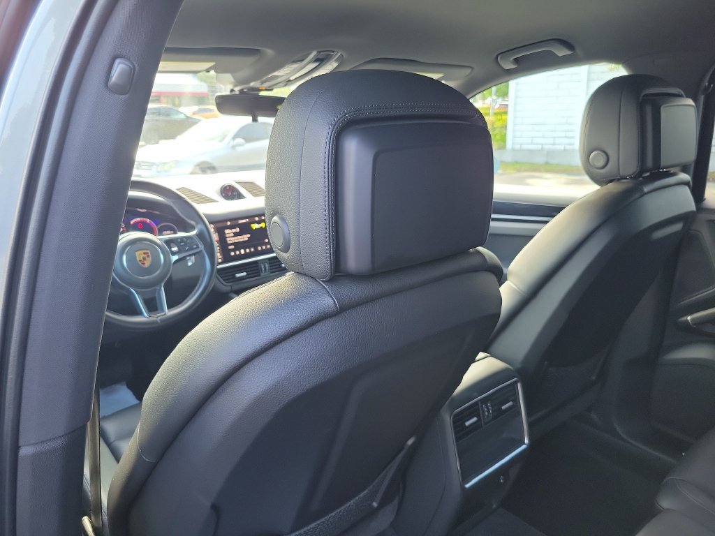 Used 2021 Porsche Cayenne AWD/4WD image 15