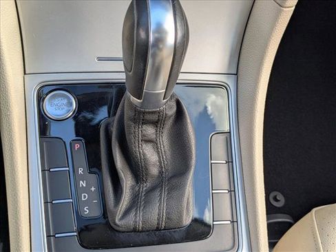 Used 2019 Volkswagen Passat 2.0T Wolfsburg w/ Wheels & Sunroof Package image 12