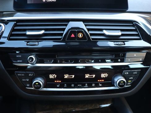 Used 2019 BMW 530i w/ Convenience Package image 33