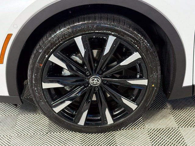 Used 2026 Toyota Crown Platinum AWD/4WD image 14