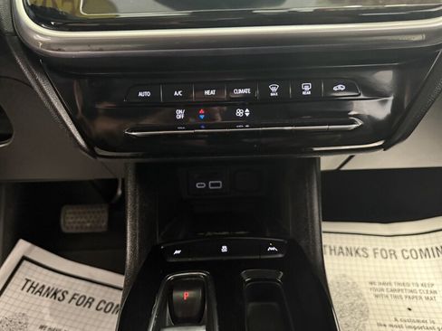 Used 2023 Chevrolet Bolt EUV LT image 15