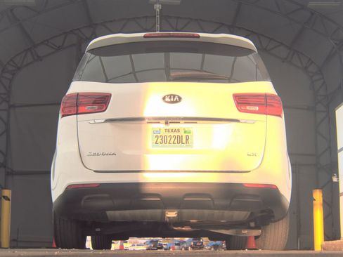 Used 2020 Kia Sedona LX image 11