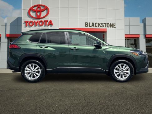 Used 2022 Toyota Corolla Cross LE AWD/4WD image 2