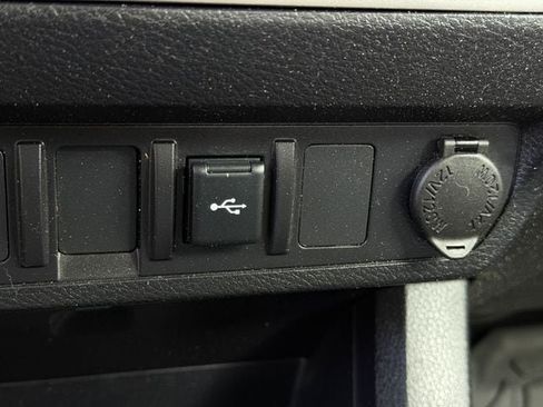 Certified 2022 Toyota Tacoma SR5 AWD/4WD image 19